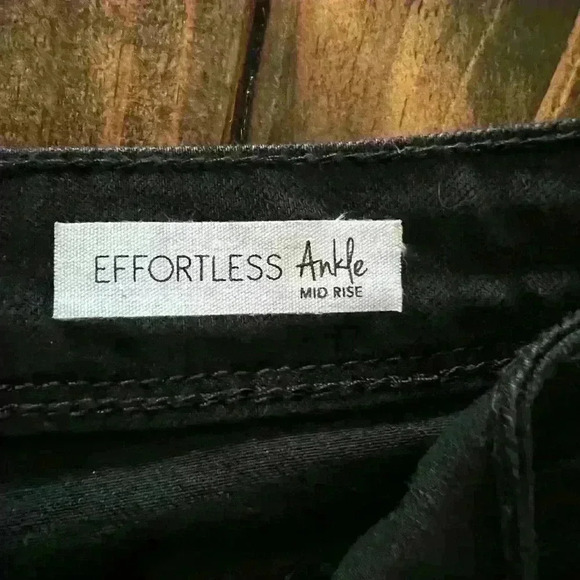 Kensie Effortless Ankle Mid rise jeans in black, 8/29, EUC, distressed denim - Picture 7 of 7